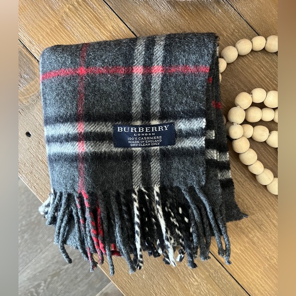 BURBERRY 100% Cashmere Dark Gray Novacheck Scarf. Unisex. Excellent condition. - Picture 1 of 7